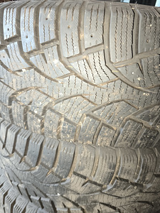 Зимние шины 235/65R17 (4 фото из 4)