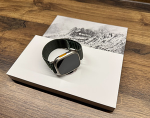 Apple Watch Ultra 49mm, Titanium, Green Alpine Loop M (5 foto / 5)
