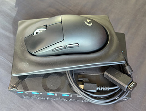 Logitech G Pro X Superlight - kerge juhtmevaba mänguri hiir (3 foto / 5)