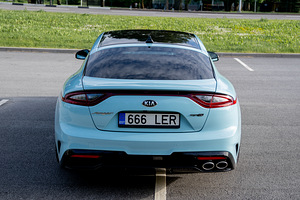 Kia Stinger 2.2d 2018 (4 foto / 13)