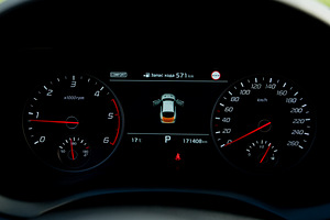 Kia Stinger 2.2d 2018 (7 foto / 13)
