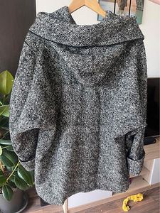 Naiste villane mantel