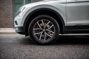 Volkswagen Tiguan Comfortline Business 2.0 140kW (4 foto / 15)