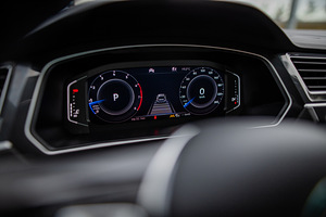Volkswagen Tiguan Comfortline Business 2.0 140kW (12 foto / 15)