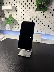 iPhone 13 • 128GB • Heas korras (4 foto / 4)