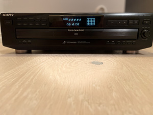 Sony CDP-CE215 5-CD Changer (1 foto / 3)