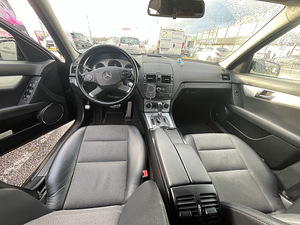 MERCEDES-BENZ C320 2008 (3 foto / 4)
