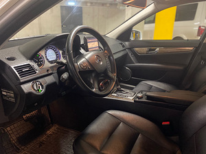 Mercedes-Benz C 220 Avantgarde HK 2.1 125kW (8 foto / 8)