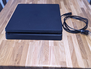 Sony PlayStation 4 Slim (1 foto / 2)