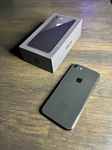 iPhone 8 Серый 64 Гб (1 фото из 4)