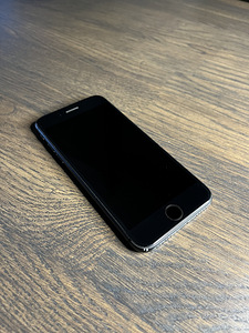 iPhone 8 Серый 64 Гб (2 фото из 4)