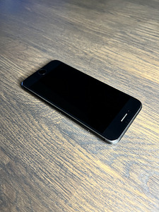 iPhone 8 Серый 64 Гб (3 фото из 4)