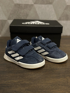 Детская обувь Adidas 21 (3 фото из 5)