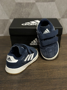 Детская обувь Adidas 21 (4 фото из 5)