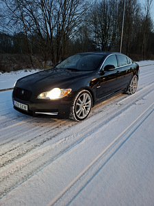 Jaguar XF (6 фото из 10)