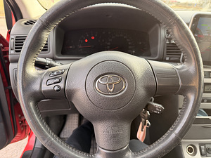 Toyota corolla (8 foto / 9)