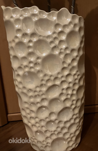 Напольная ваза с крупными цветами (фото #2)