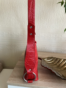 Сумка красного цвета (7 фото из 9)