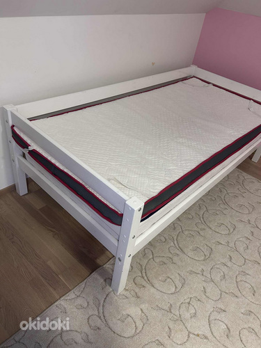 Продается кровать с матрасами