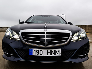 Mercedes-Benz E350 4MATIC Bang&Olufsen (2 foto / 14)