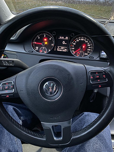 Продается VOLKSWAGEN PASSAT 2013 (7 фото из 8)