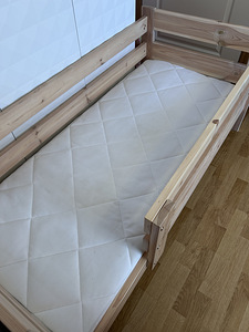 Детская кровать (3 фото из 3)