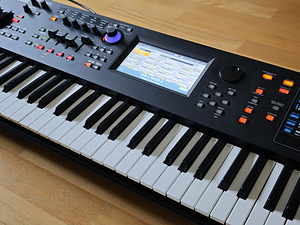 Yamaha MODX6 (2 фото из 4)