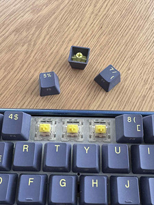 Ducky One 3 Mini w/ Gateron Yellow pre-lubed switches (3 foto / 4)