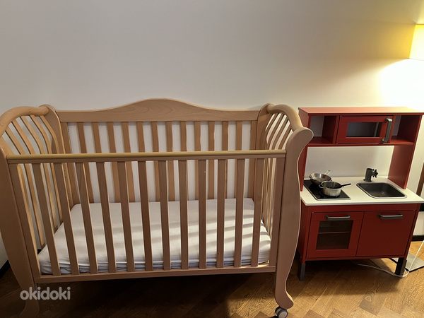 Кроватка Yappykids с матрасом + детская игровая кухня (фото #1)