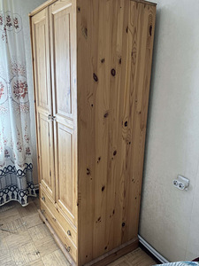 Шкаф из массива дерева (2 фото из 3)