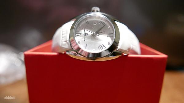Новые шведские женские часы Swiss Legend Liberty (фото #3)