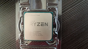 AMD Ryzen 7 1700 с кулером (1 фото из 3)