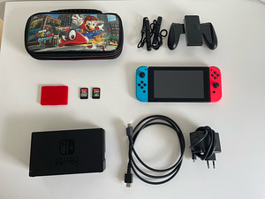 Nintendo Switch + 2 игры + чехол Марио (2 фото из 6)