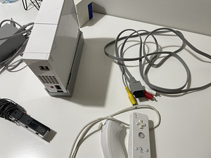 Nintendo Wii (2 foto / 4)
