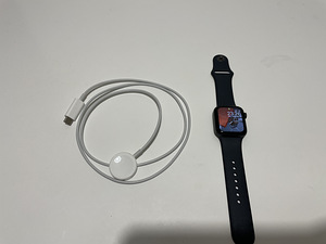 Apple Watch SE 40mm Space Grey (1 foto / 3)