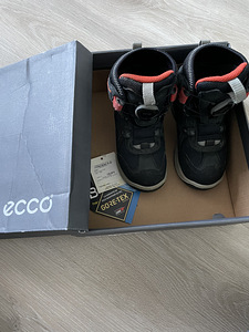 Ecco 27 talvesaapad (1 foto / 3)