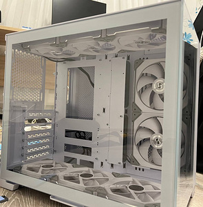 Lian Li O11 Dynamic mini snow + Lian Li uni fans (1 foto / 8)