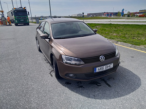 Volkswagen Jetta 1.4 TSI 90kW (2 foto / 12)