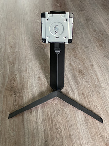 LG 24GN650-B monitori lauakinnitus ja alus (1 foto / 5)