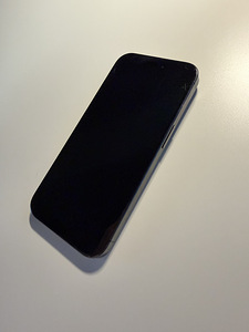 Продается б/у iPhone 15 Pro (1 фото из 3)