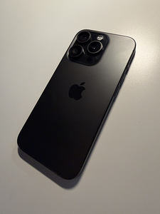 Продается б/у iPhone 15 Pro (3 фото из 3)