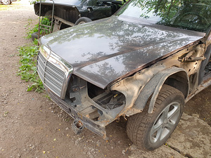 Продам капот w124 (5 фото из 6)
