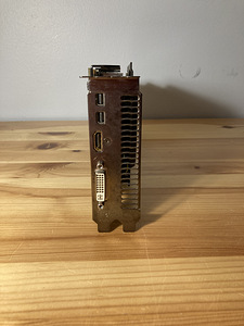 Gigabyte windforce R9 280X 3gb (2 foto / 4)