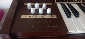 Vintage electric chord organ "Magnus" (5 foto / 10)