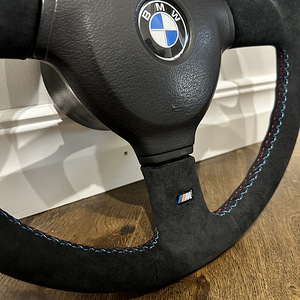 BMW Alcantara M-Tech 2 rool E30, E32 ja E34-le (4 foto / 9)