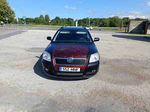 Toyota Avensis (2 foto / 6)