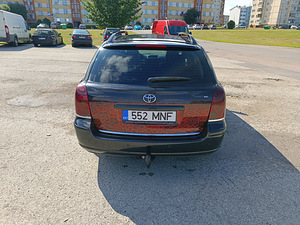 Toyota Avensis (3 foto / 6)