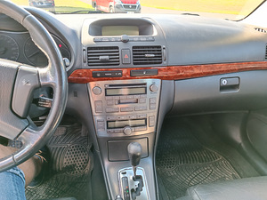 Toyota Avensis (6 foto / 6)