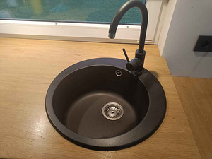 Must sädelev ümar valamu ja segisti! (1 foto / 4)