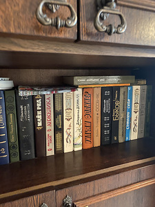 Книги (2 фото из 2)